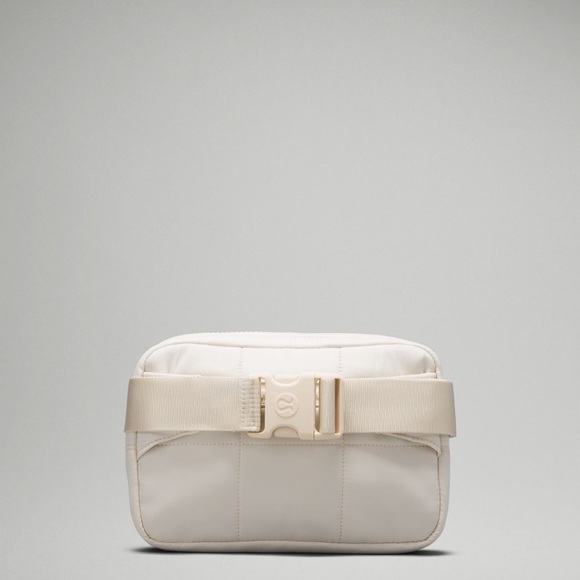 NWT Quilted Grid Belt Bag Hand
Warmer 1.5L - Picture 3 of 3